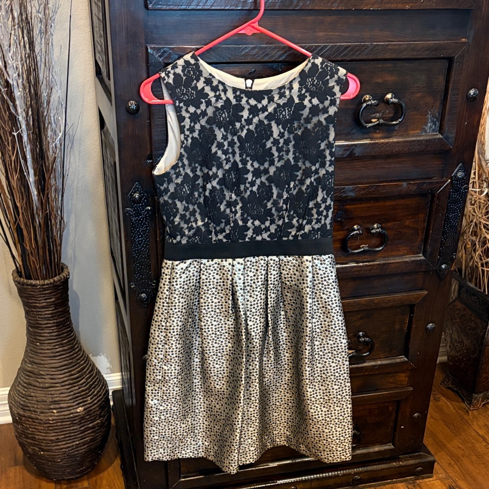 Taylor Black and Cream Lace Formal Dress